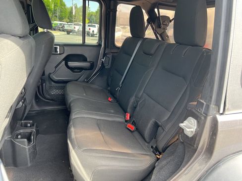Used 2019 Jeep Wrangler Unlimited Sport S AWD/4WD image 24