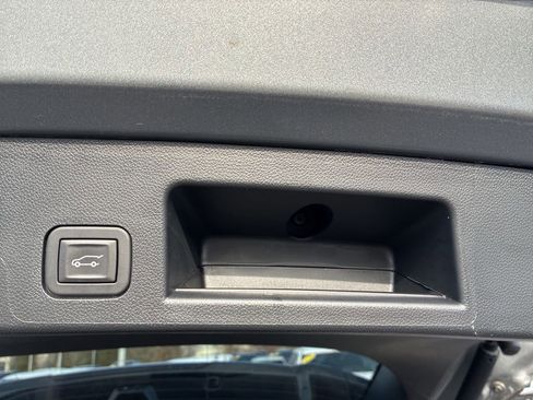 Used 2025 Chevrolet Equinox LT w/ Convenience Package II image 33