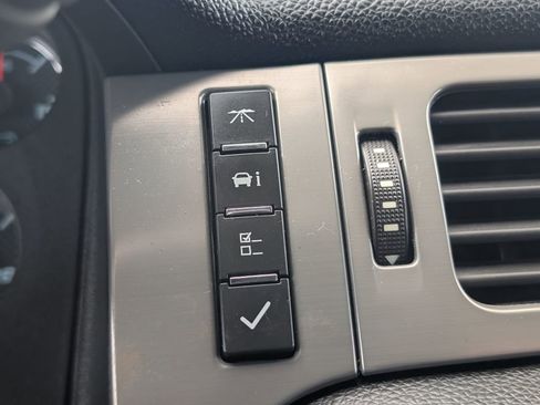 Used 2011 Chevrolet Tahoe LT image 17