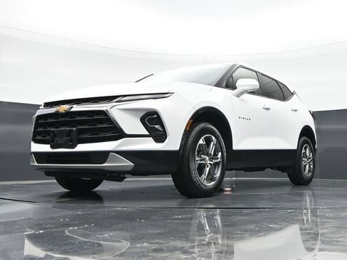 Used 2025 Chevrolet Blazer LT FWD image 42