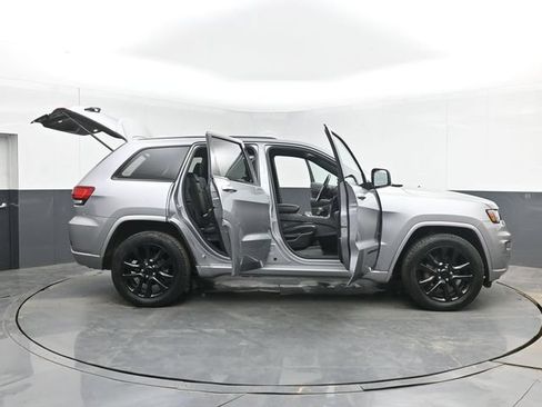 Used 2019 Jeep Grand Cherokee Altitude AWD/4WD image 50