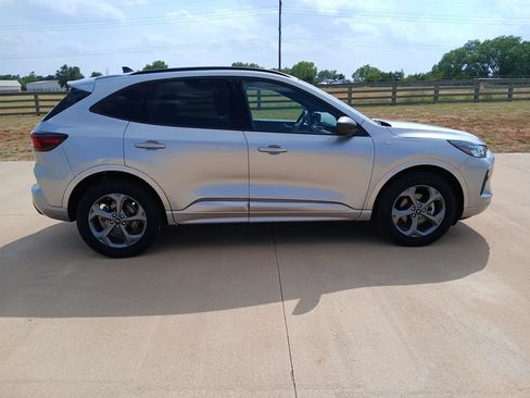Used 2023 Ford Escape ST-Line AWD/4WD image 7