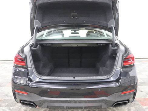 Used 2022 BMW M550i xDrive w/ Executive Package image 5