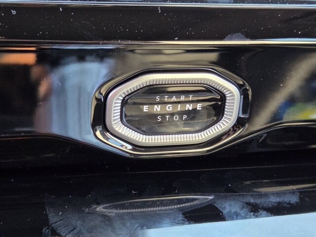 New 2027 Jeep Grand Cherokee Limited RWD image 24