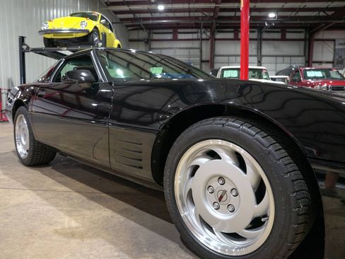 Used 1991 Chevrolet Corvette Coupe RWD image 29