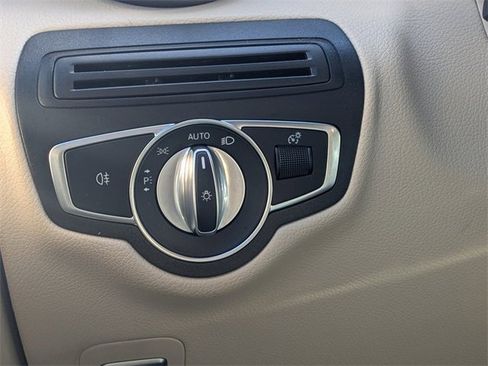 Used 2021 Mercedes-Benz GLC 300 image 24