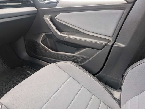 Certified 2026 Volkswagen Jetta SE w/ Black Wheel Package FWD image 20