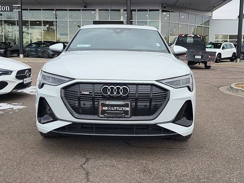 Used 2023 Audi e-tron Prestige image 2