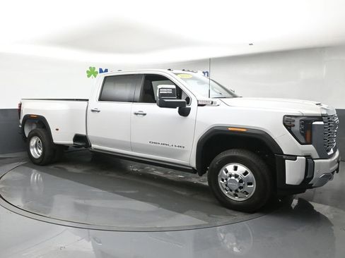 Used 2024 GMC Sierra 3500 Denali w/ Denali Reserve Package AWD/4WD image 2