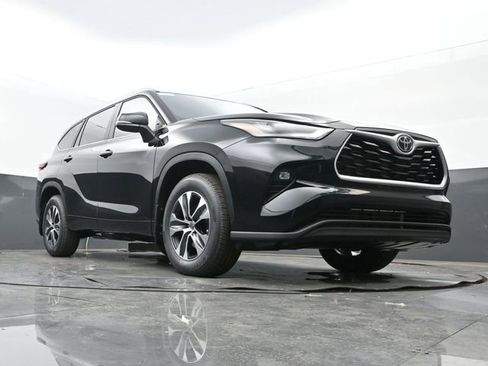 Used 2026 Toyota Highlander XLE image 25
