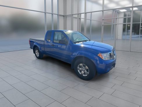 Used 2012 Nissan Frontier SV image 3