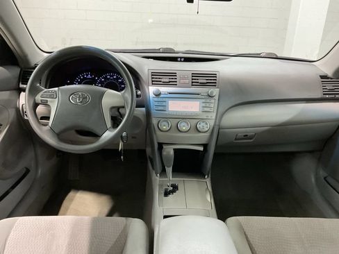 Used 2011 Toyota Camry LE FWD image 6