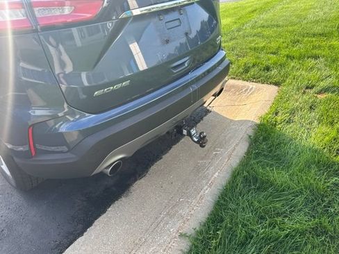 Used 2019 Ford Edge SEL w/ Equipment Group 201A AWD/4WD image 4