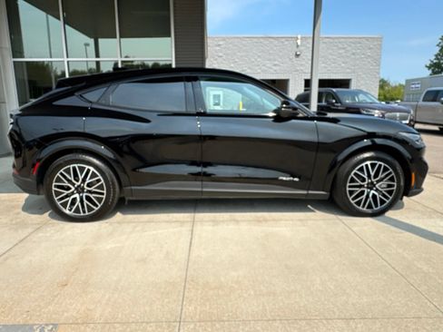 Certified 2025 Ford Mustang Mach-E Premium AWD/4WD image 8