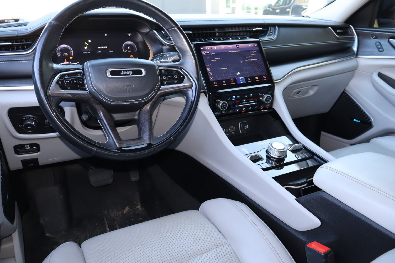 Used 2021 Jeep Grand Cherokee L Overland w/ Advanced Protech Group III AWD/4WD image 5