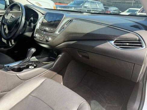 Used 2018 Chevrolet Malibu LT w/ Leather Package FWD image 15