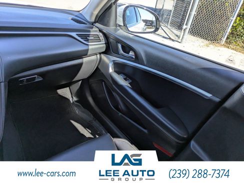 Used 2022 Genesis G70 2.0T image 13