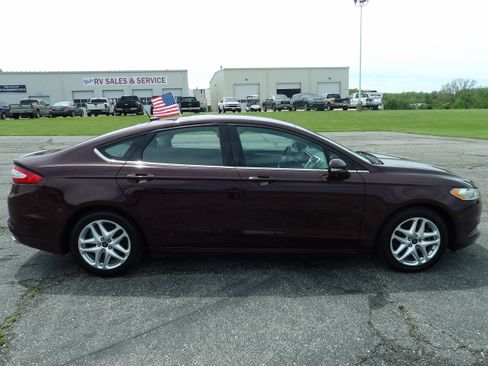 Used 2013 Ford Fusion SE FWD image 5