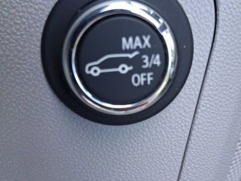 Used 2023 GMC Acadia SLT image 11