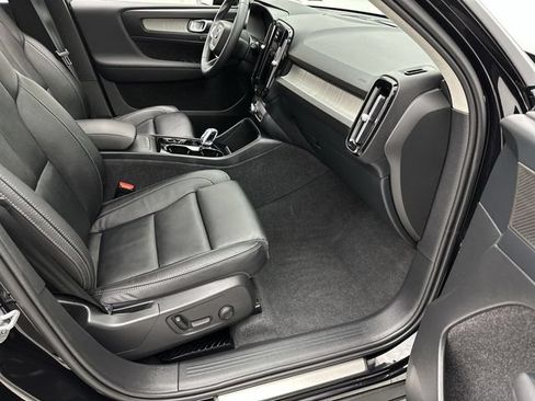 Used 2024 Volvo XC40 B5 Plus w/ Protection Package Premier AWD/4WD image 25