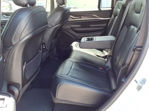 Used 2023 Jeep Grand Cherokee Limited AWD/4WD image 11