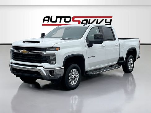 Used 2025 Chevrolet Silverado 2500 LT w/ Convenience Package AWD/4WD image 3
