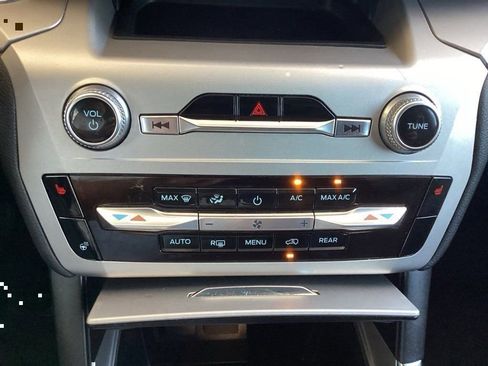 Used 2022 Ford Explorer XLT w/ Equipment Group 202A image 54