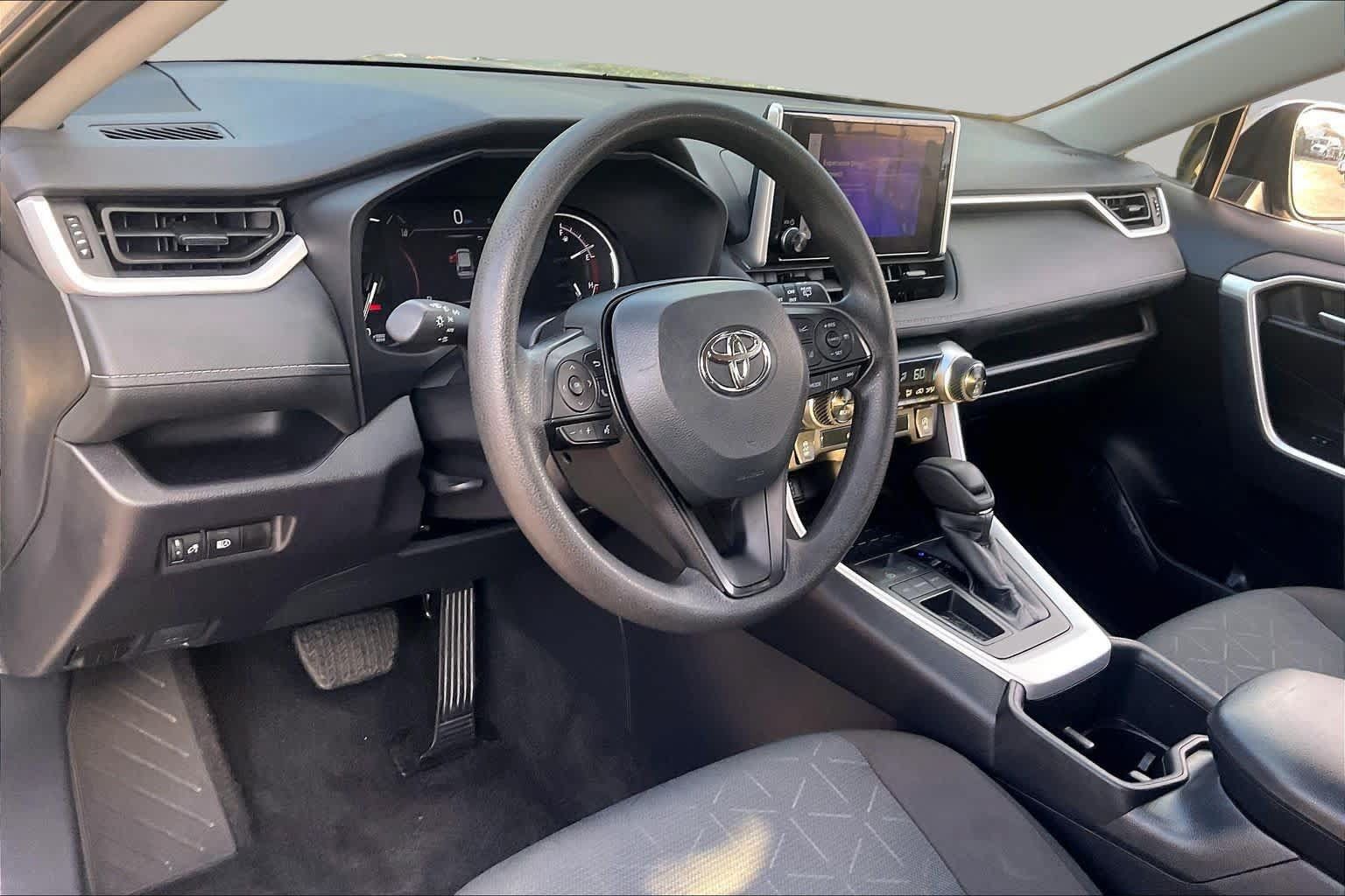 Used 2025 Toyota RAV4 XLE FWD image 17
