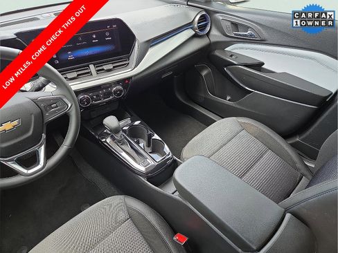 Used 2025 Chevrolet Trax LT w/ LT Convenience Package image 12