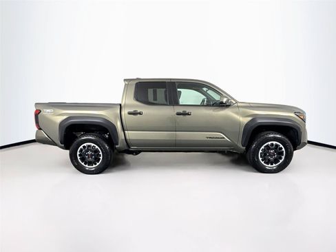 Certified 2024 Toyota Tacoma TRD Off-Road AWD/4WD image 10