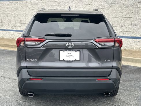 Used 2022 Toyota RAV4 XLE Premium image 6
