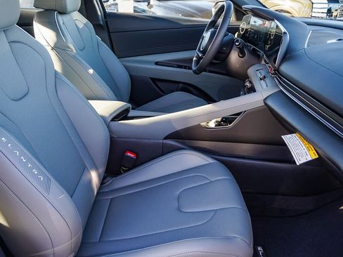 New 2025 Hyundai Elantra Limited image 21