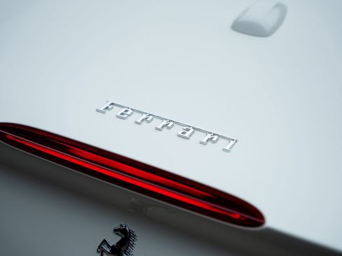 Used 2019 Ferrari Portofino RWD image 19