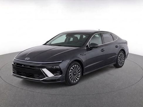 Used 2025 Hyundai Sonata Limited FWD image 1