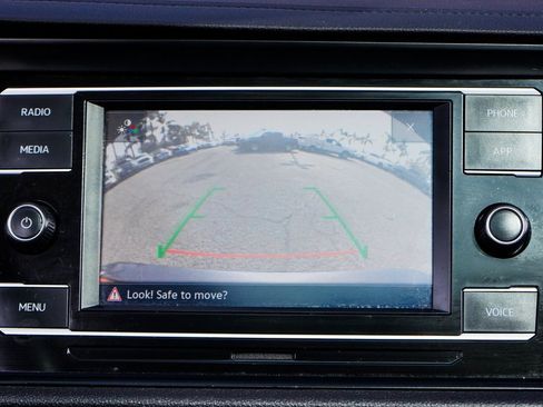 Used 2022 Volkswagen Jetta SE image 31