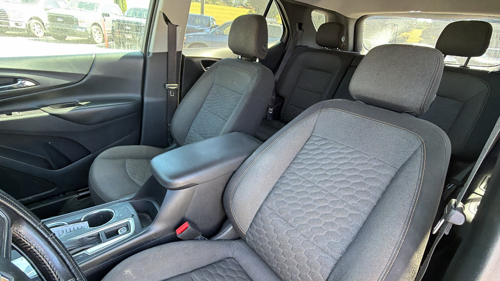 Used 2018 Chevrolet Equinox LT FWD image 17