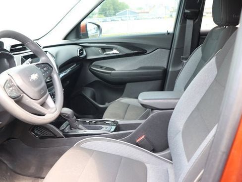 Used 2022 Chevrolet TrailBlazer LT w/ Sun and Liftgate Package FWD image 17