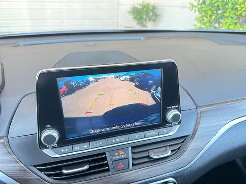 Used 2024 Nissan Altima 2.5 SV image 17