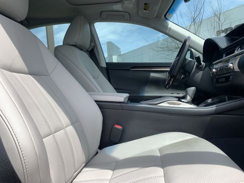 Used 2017 Lexus ES 350 w/ Luxury Package image 31