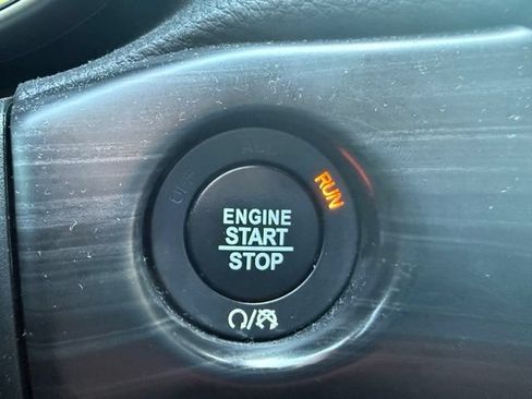 Used 2020 Jeep Grand Cherokee Altitude AWD/4WD image 34