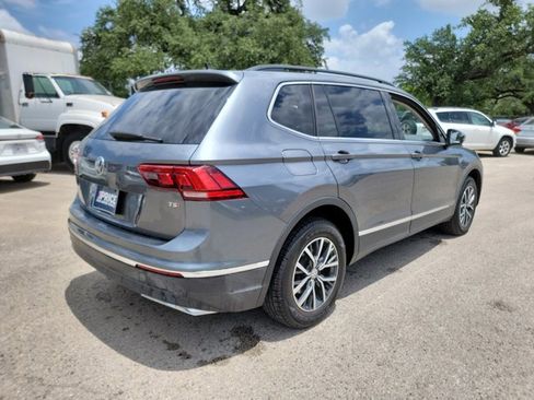 Used 2018 Volkswagen Tiguan SE w/ Panoramic Sunroof Package FWD image 5