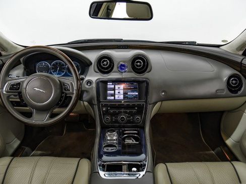 Used 2012 Jaguar XJ L image 12