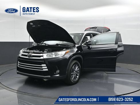 Used 2019 Toyota Highlander XLE AWD/4WD image 63