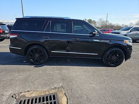 Used 2022 Lincoln Navigator Reserve image 11