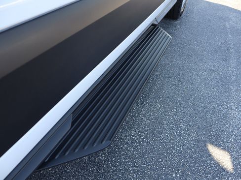 Used 2024 Ford Transit 350 XLT image 6