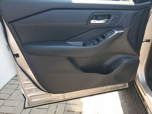 Certified 2025 Nissan Rogue SL w/ SL Premium Package FWD image 27