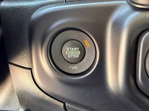 Used 2020 Jeep Wrangler Unlimited Sahara image 35