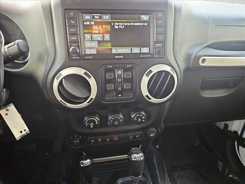 Used 2013 Jeep Wrangler Unlimited Sahara AWD/4WD image 14
