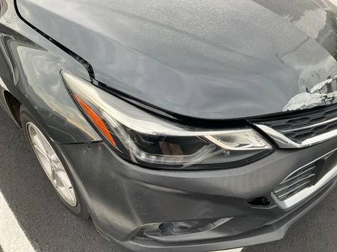 Used 2017 Chevrolet Cruze LT w/ Convenience Package FWD image 2