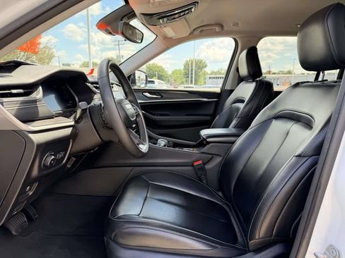 Used 2023 Jeep Grand Cherokee Limited AWD/4WD image 16